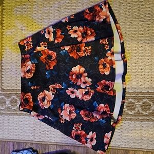 Size small Hollister floral skirt